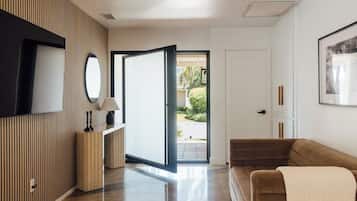 TV, fireplace, offices