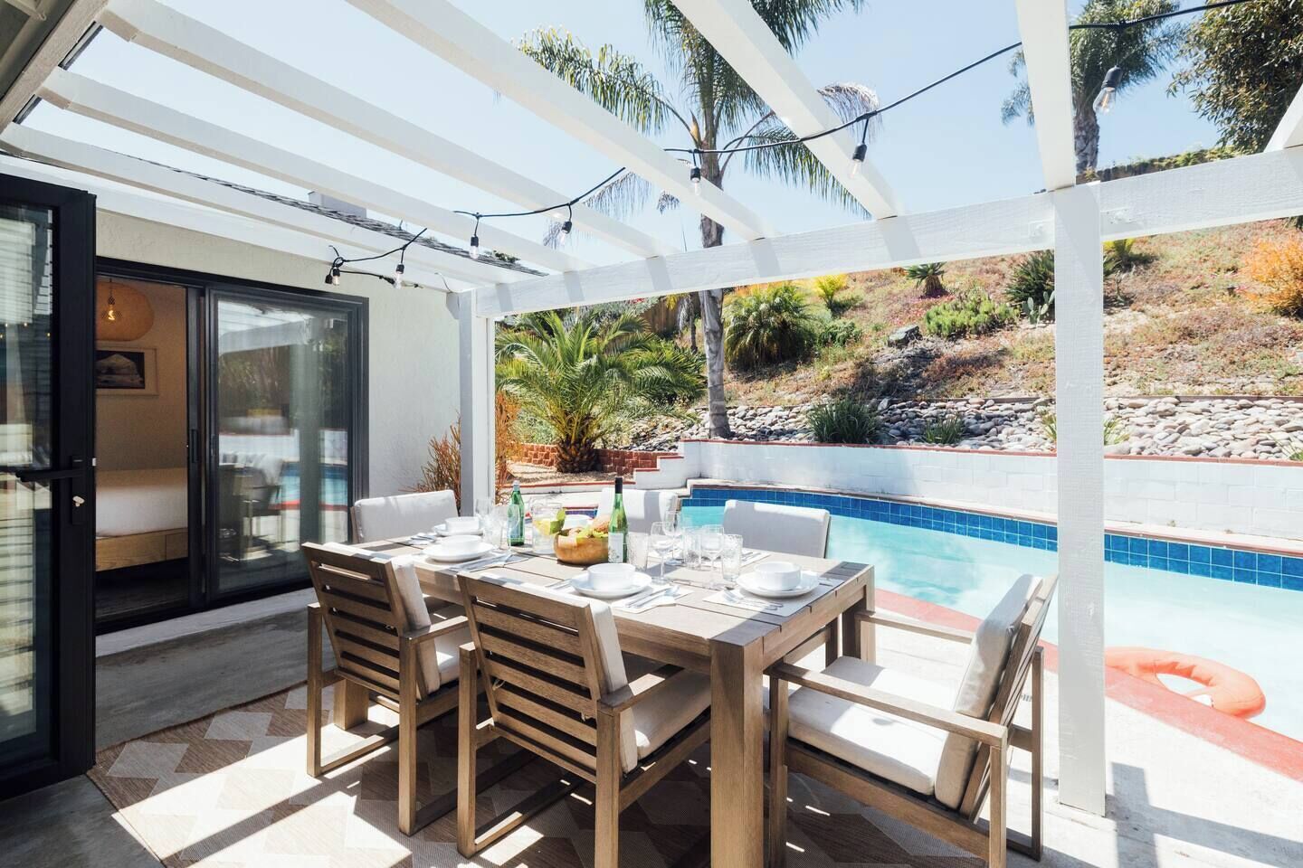 屋外ダイニングエリア