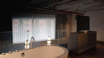 Deluxe Suite, City View | In-room safe, free WiFi