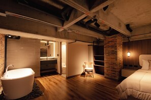 Deluxe Suite, City View | In-room safe, free WiFi - Uukam by Bernalo Hotels  (Medellín)