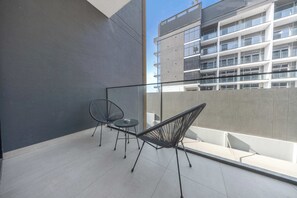 House - Stayshort - Modern Studio in Production City Sleeps 3 (Dubai)