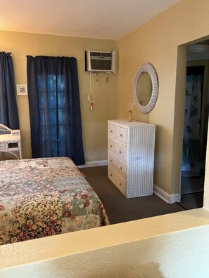 Internet, bed sheets - Serene 1-bedroom apartment with a great view of the water! (Clearwater)