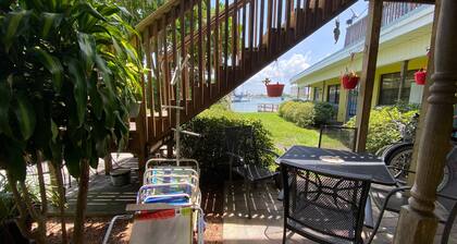 Serene 1-bedroom apartment with a great view of the water!