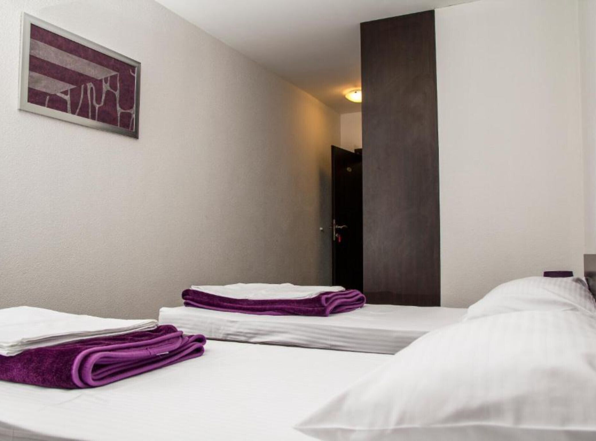 Acceso a internet y ropa de cama 