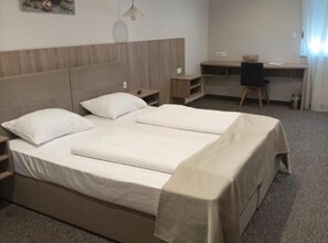 Internet, bed sheets - Gateway to Herzegovina’s Heritage - Quadruple Room (Capljina)