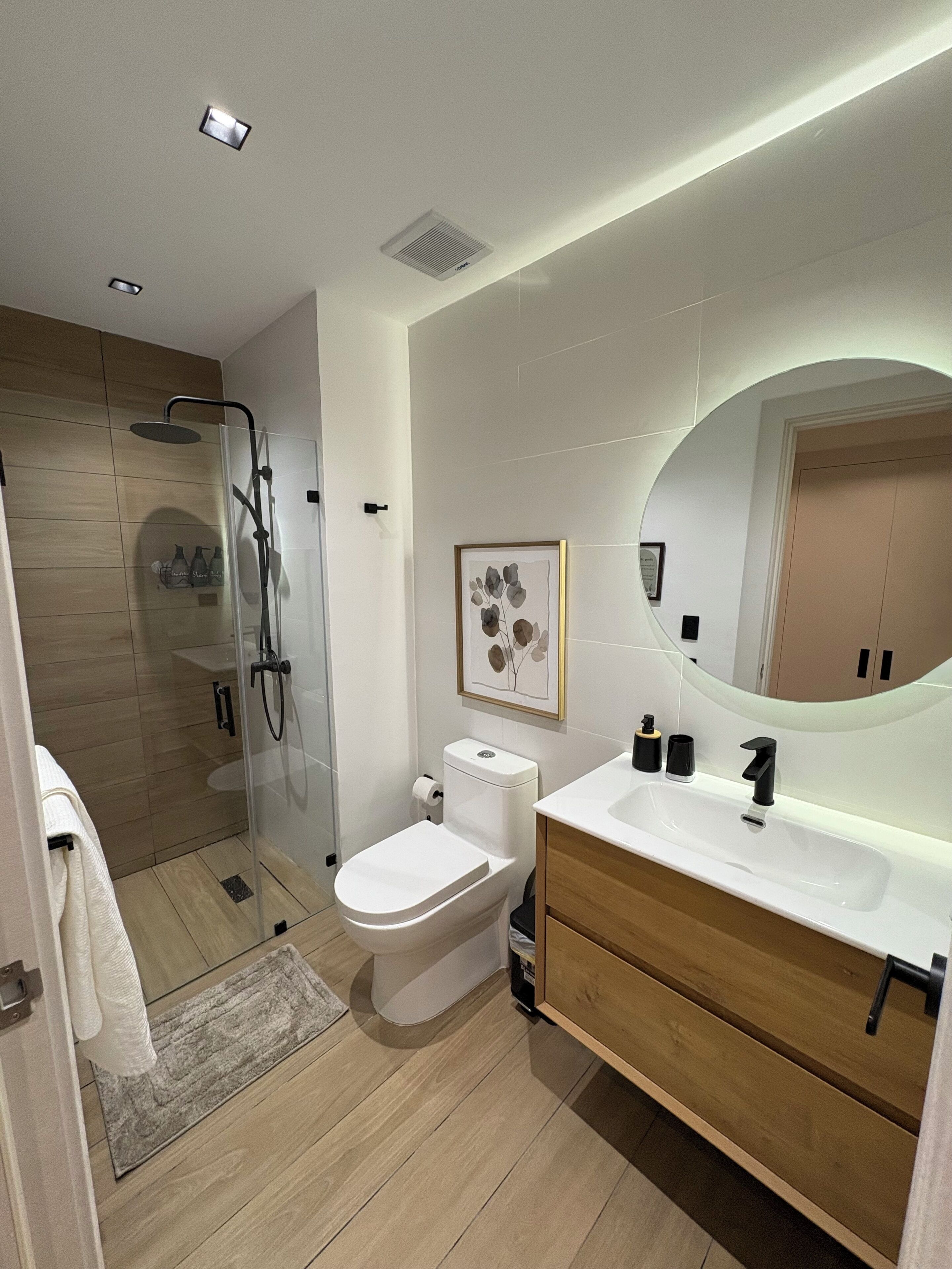 Hårtørrer, håndklæder, Sæbe, Toiletpapir