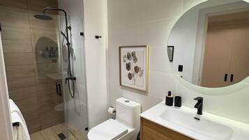 Hårtørrer, håndklæder, Sæbe, Toiletpapir