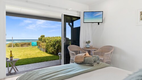 Studio on Morgo - A cozy coastal escape with ocean and river views