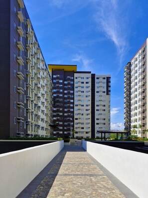 Property grounds - Light-Filled Studio - Relax, Recharge & Explore (Iloilo City)