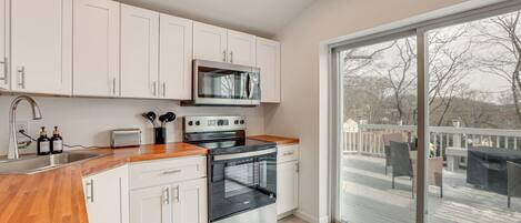 ثلاجة، ميكروويف، موقد طهي مسطح، غسالة أطباق