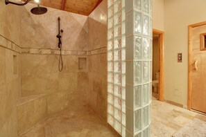 Hair dryer, towels - Bear's Den 2 Mi to Pinetop CC: Ski, Sled, Hike! (Pinetop Country Club)