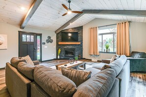 TV, fireplace - 3 Mi to Sand Valley: Golf Retreat By the Beach! (Nekoosa)