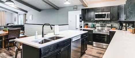 Fridge, microwave, stovetop, dishwasher