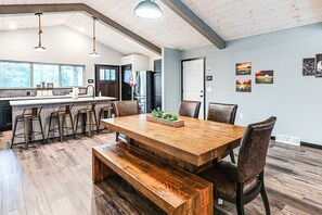 Dining - 3 Mi to Sand Valley: Golf Retreat By the Beach! (Nekoosa)