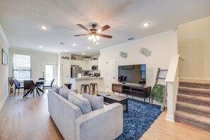 TV - 7 Mi to Lackland AFB: Family Home w/ Patio & Yard! (San Antonio)