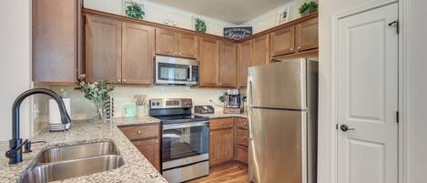 Refrigerador, microondas, parrilla de estufa y lavavajillas