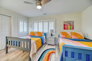 3 bedrooms, Internet, bed sheets - Serene townhome in Topsail Beach perfect for your getaway (Topsail Beach)