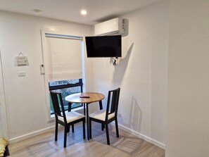 Dining - Cosy  Secure  Comfortable for two in Canberra (Taylor)
