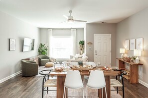 Interior - Stylish 3BR Gallatin Getaway by LCS Signature Properties (Gallatin)