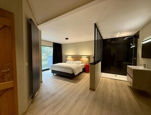 5 bedrooms, individually furnished, bed sheets - Le Manoir Nassogne - Luxury Stay for 10 With Pool (Nassogne)