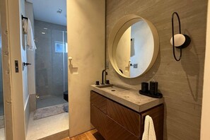 Hair dryer, towels - Modern+Cozy, top spot Itaim Bibi (São Paulo)