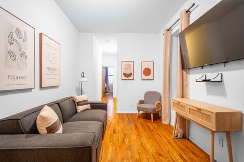 2-Bedroom Apartment in Hells Kitchen - Manhattan!