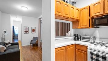 Geladeira, micro-ondas, fogão, cooktop