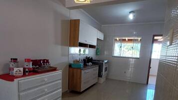 Casa família | Cozinha privada | Mesas de jantar