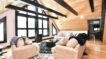 Älytelevisio, takka, videopelejä, musiikkikirjasto