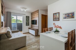 Basic Apartment | Living area | TV - Apt en el Centro de Penha, a 500 m del mar Rlt0262 (Penha)