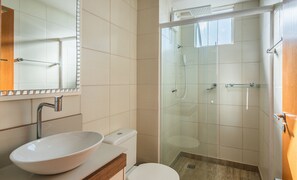 Basic Apartment | Bathroom | Free toiletries - Apt en el Centro de Penha, a 500 m del mar Rlt0262 (Penha)