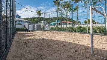 Basic Apartment | Sport court
