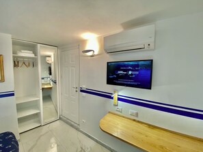 Habitación doble estándar, 1 cama Queen size, para no fumadores, aire acondicionado | Caja de seguridad en la habitación y escritorio 