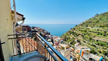 Panoramic-Apartment, Mehrere Betten, Klimaanlage, Meerblick | Terrasse/Patio
