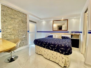 Standard-Doppelzimmer, 1 Queen-Bett, Nichtraucher, Klimaanlage | Zimmersafe, Schreibtisch, laptopgeeigneter Arbeitsplatz