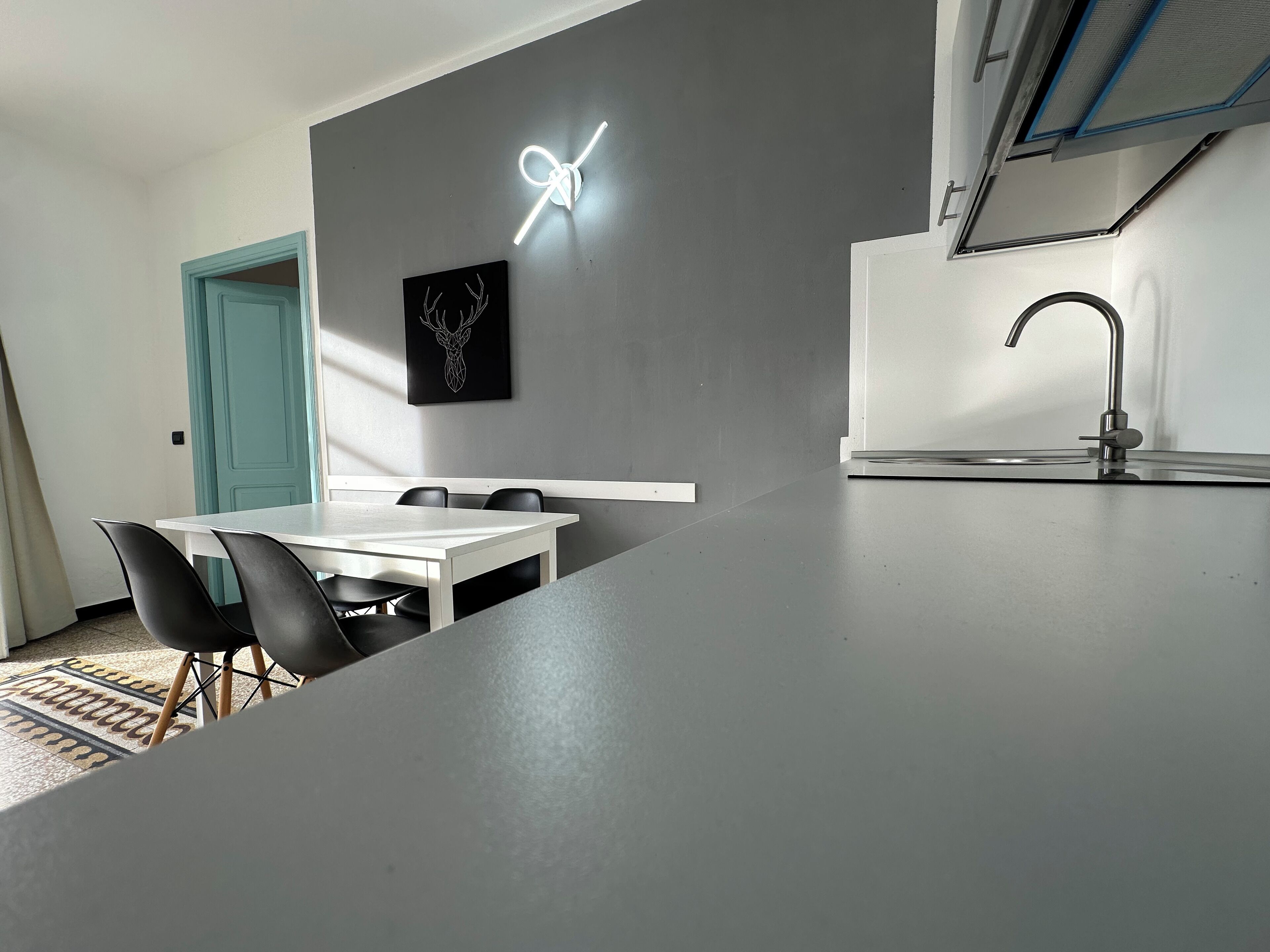 Suite Panoramique, plusieurs lits, balcon, vue mer | Coin séjour