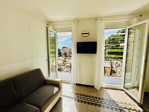 Panoramic Penthouse, Multiple Beds, Balcony, Ocean View | Living area | 32-inch LED TV with cable channels