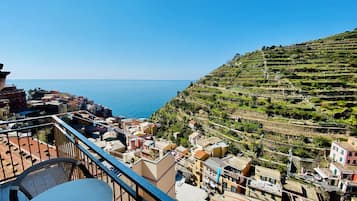 Panoramic Apartment, Multiple Beds, Air conditioning, Ocean View | In-room safe, desk, laptop workspace, blackout curtains