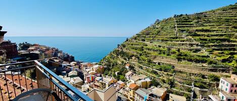 Panoramic Apartment, Multiple Beds, Air conditioning, Ocean View | In-room safe, individually decorated, individually furnished, desk