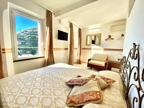 Panoramic Room, Multiple Beds, Air conditioning, Sea View | In-room safe, individually decorated, individually furnished, desk - The Manarola Sea View (Manarola)