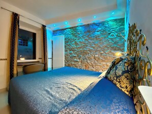Premium Room, Multiple Beds, Air conditioning, Sea View | In-room safe, individually decorated, individually furnished, desk - The Manarola Sea View (Manarola)