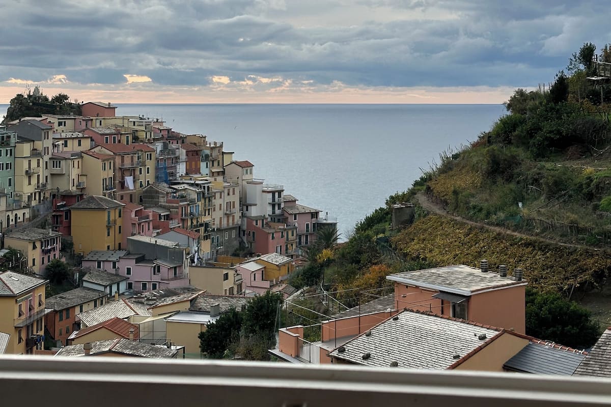 In-room safe, individually furnished, desk, laptop workspace