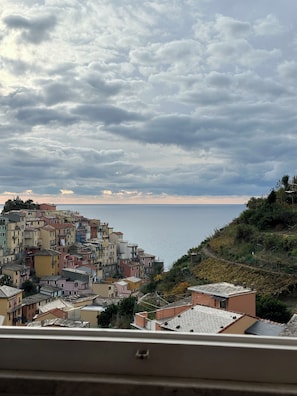 Deluxe Double Room, 1 Queen Bed, Air conditioning, Sea View | In-room safe, individually furnished, desk, laptop workspace - The Manarola Sea View (Manarola)