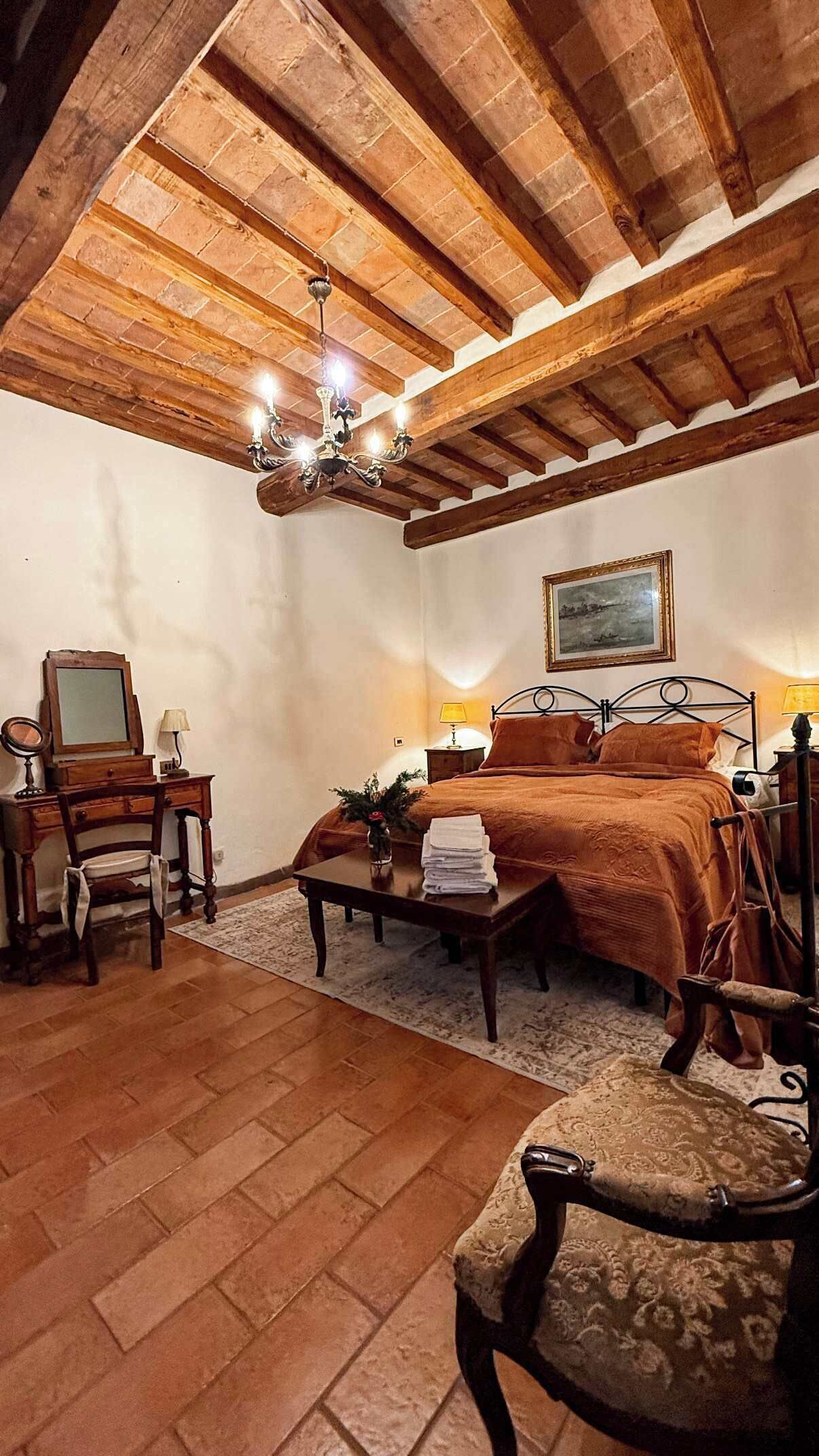 1 slaapkamer, een bureau, wifi, beddengoed