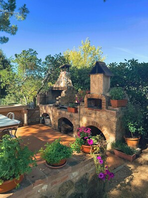 Outdoor dining - Spacious Apartment Villa in Tuscan Vineyard Estate (Poggibonsi)