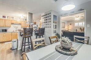 Dining - Artsy & Homey—Groups Chill w/ Cart to Beach & Town (Ocean Springs)