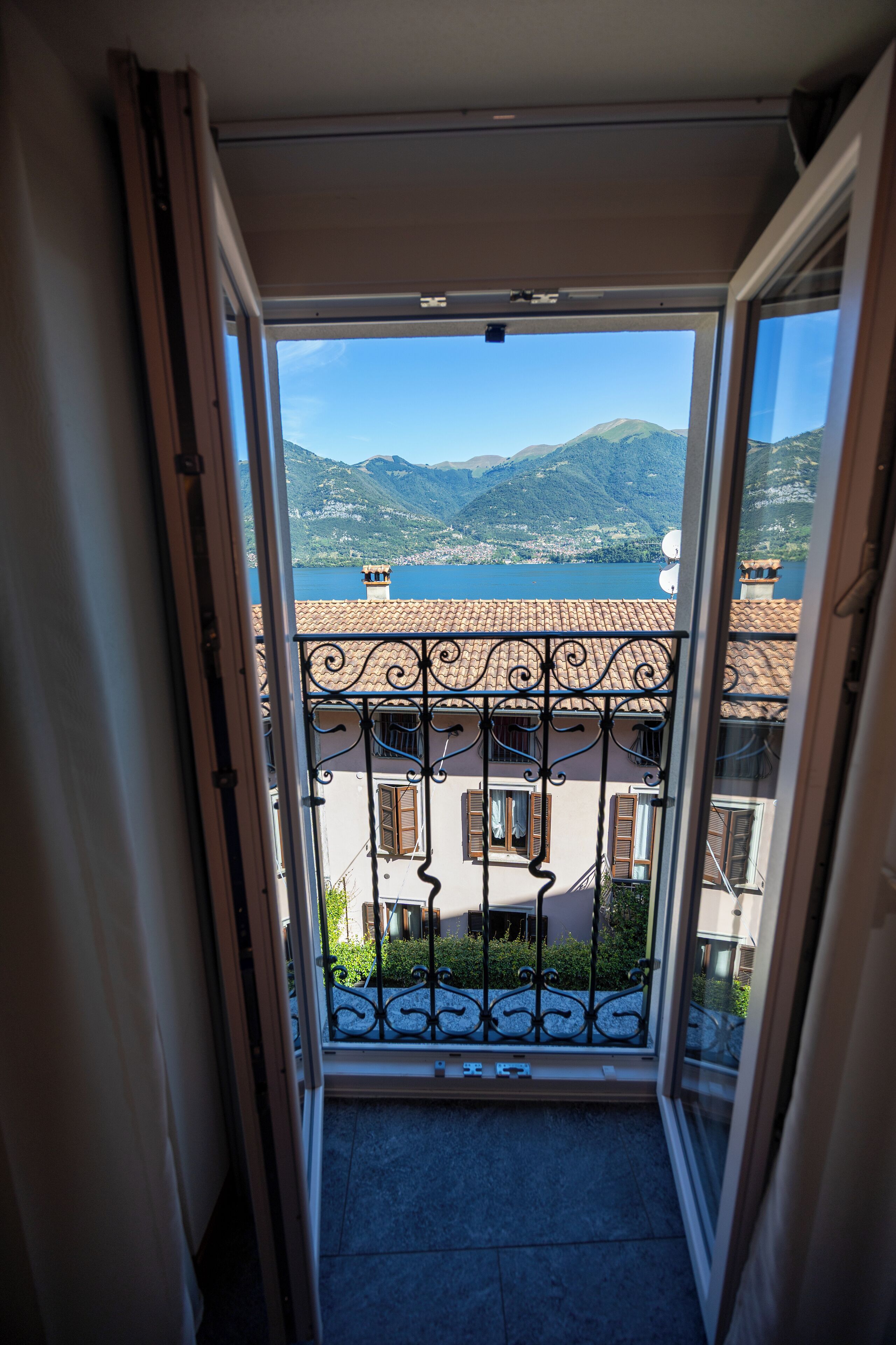 Dobbeltrom – junior, utsikt mot innsjø | Innvendig