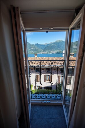 Junior Double Room, Lake View | Interior