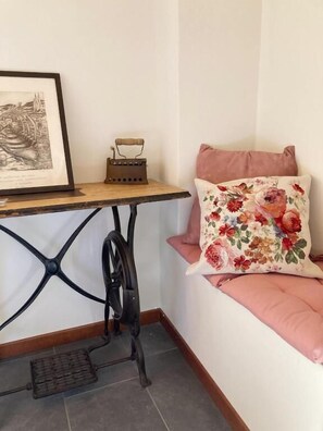 Superior Double Room, Courtyard View | Interior - La Corte del Governo 565 (Lezzeno)