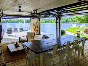 Outdoor dining - 4 bed 2 bath cottage on the south-end of Lake Joseph (Port Carling)